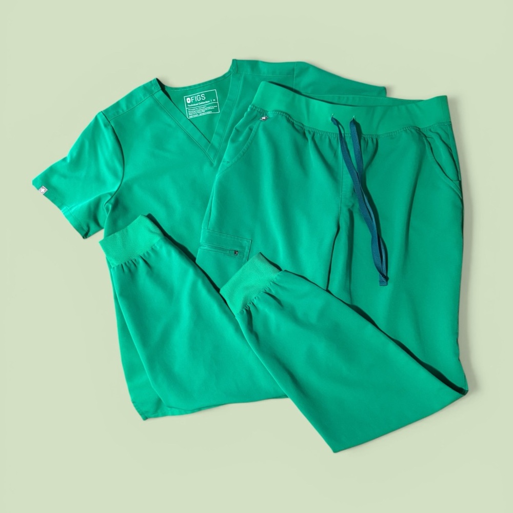 FIGS | Emerald Green Set: Catarina Top/Zamora Bottom